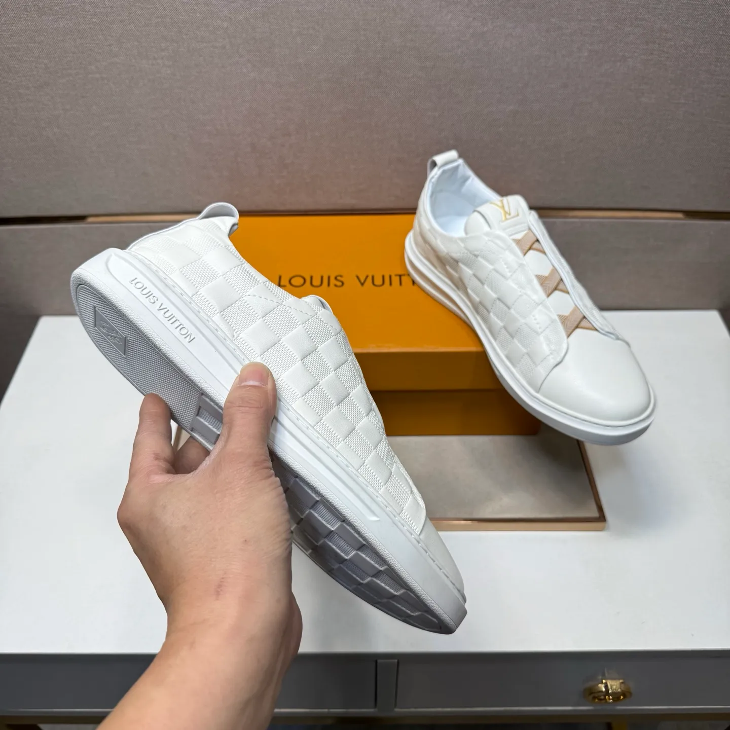 ⬛️Men's shoes 💰p442【LV～】Men's casual shoes 2025z cabinet sales simultaneously 🔶Size: 38-44#️⃣ 🔷2 colors🔜The upper is made of multi-material splicing➕Genuine leather lining, comfortable and breathable, sole: original comfortable and wear-resistant outsole, ⚠️Real shot📱Photographed🎬The real thing is better📢📢📢
